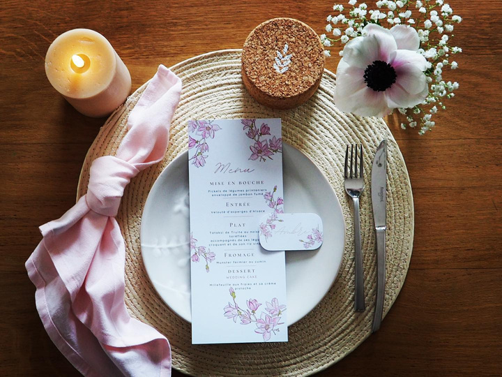 décoration de table de mariage dans un thème champêtre; Couleur rose pâle. Cadeaux invité éco-responsable